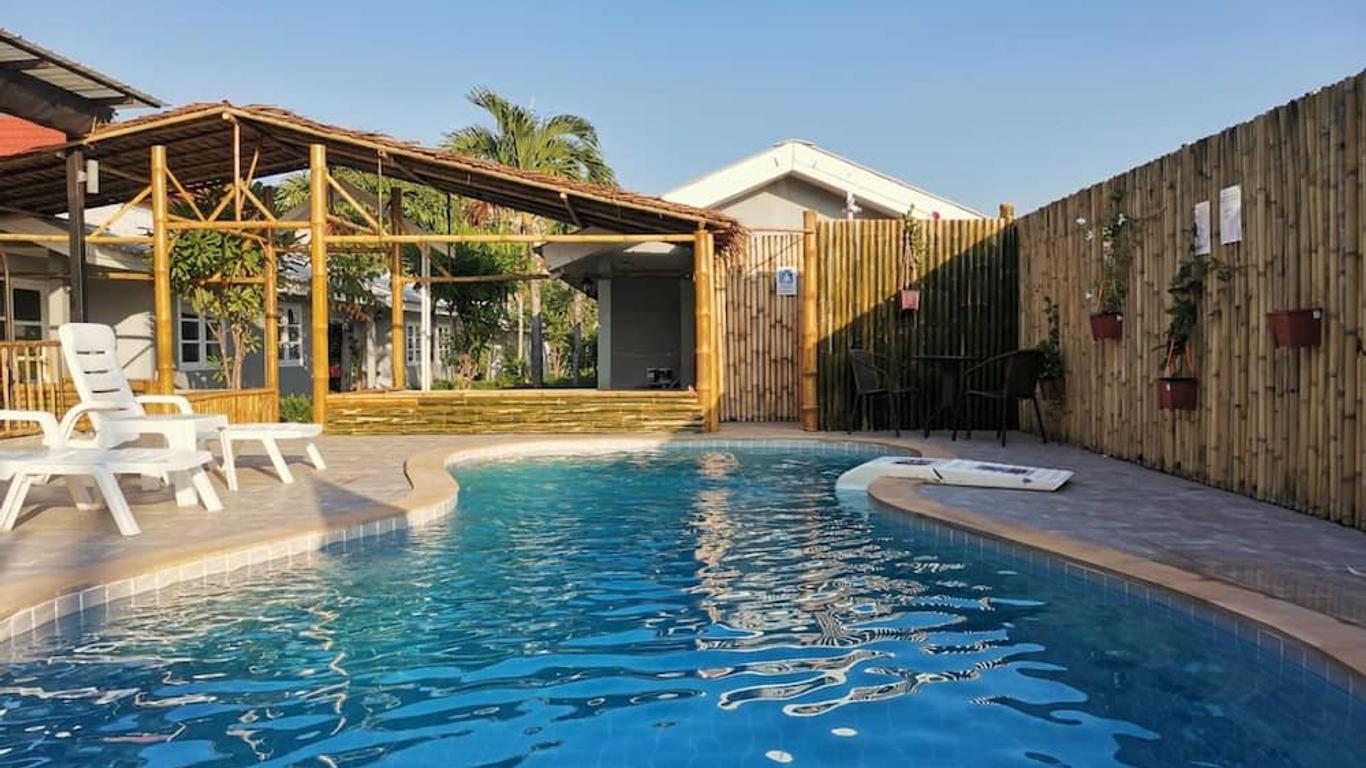 1715 House & Caff Resort, Phuket