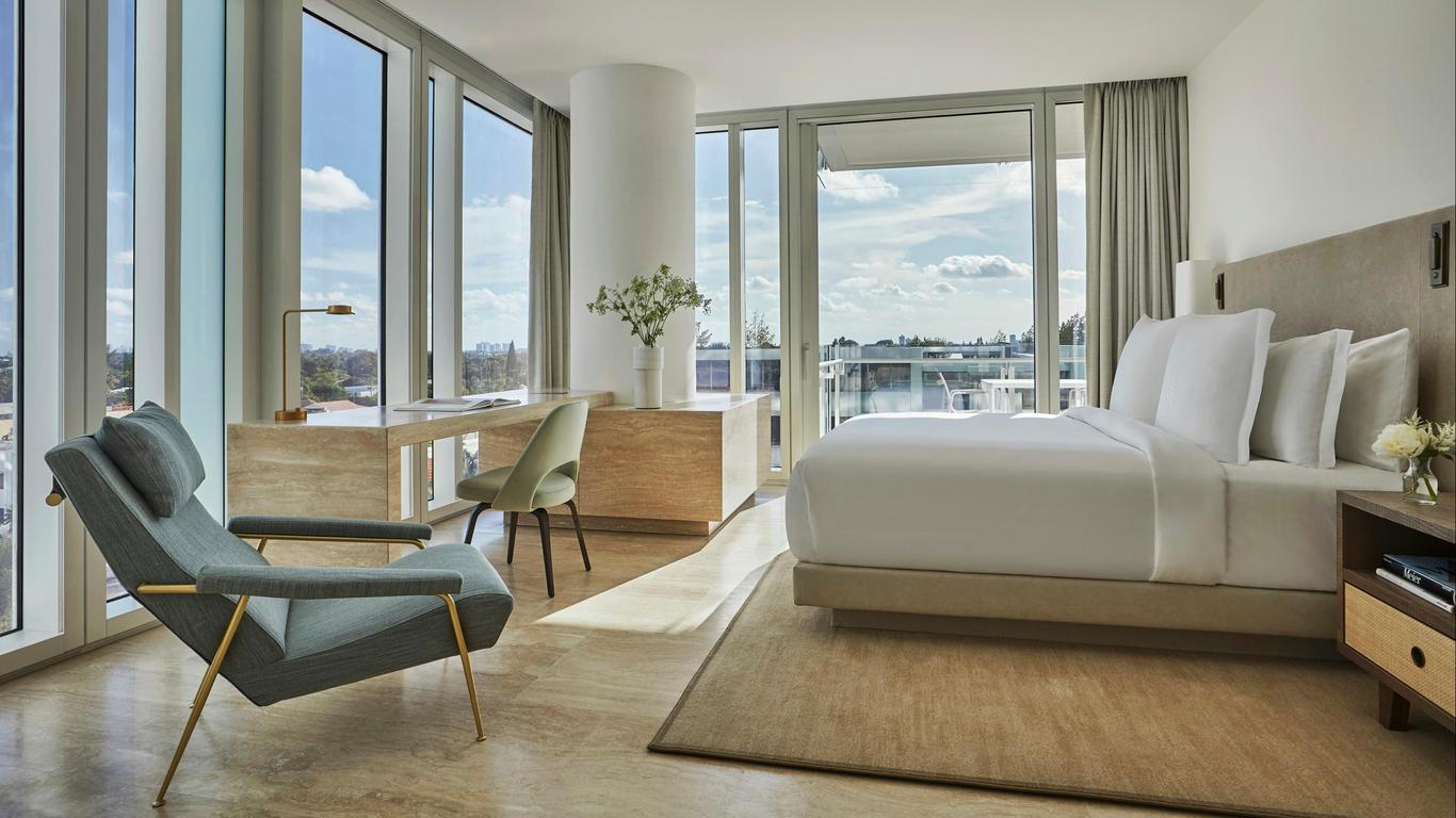 Four Seasons Hotel At The Surf Club