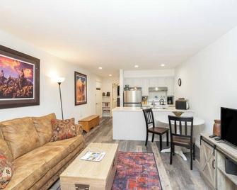 Etta Place 5 by AvantStay Ski In Ski Out Unit w Views of the Valley - Telluride - Sala de estar