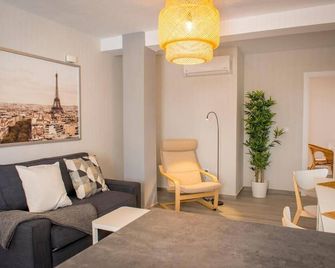 Apartment 'Dolmen De Viera' with Wi-Fi and Air Conditioning - Antequera - Sala de estar