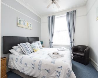The Pebbles - Adults Only - Weymouth - Bedroom