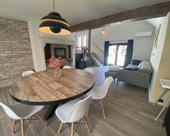 Holiday Home In Koksijde Near Ster Der Zee Beach - Koksijde - Їдальня