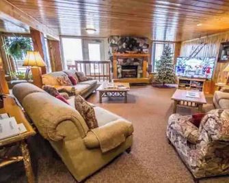 Cedar’s Seaside Chalet - Tofte - Wohnzimmer