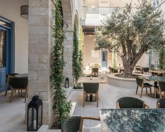 S Paul City Hotel - Limassol - Patio