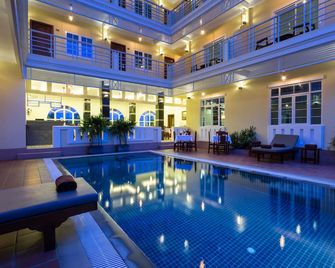 Grand Bayon Siem Reap Hotel - Siĕm Réab - Uima-allas