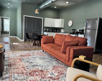 Charming 2-bedroom apartment on the downtown square - Chillicothe - Sala de estar