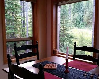Baldy Mountain On the Run Ski Chalet Upstairs - Rock Creek - Dining room