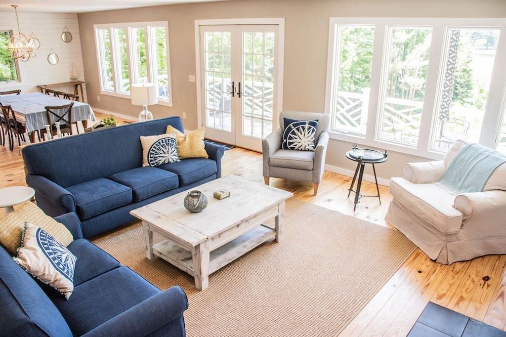 Private Setting with Views of White Lake/Channel, Easy walk to Lake Michigan! - Montague - Sala de estar