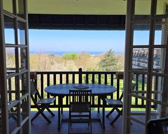 Apartment in residence - Villers/mer with swimming pool, tennis court and private parking lot - Villers-sur-Mer - Balkon