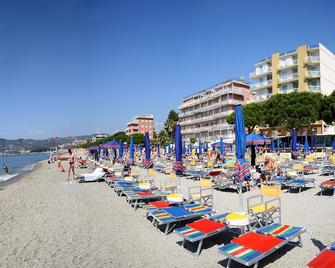 Hotel Anita - San Bartolomeo al Mare - Spiaggia