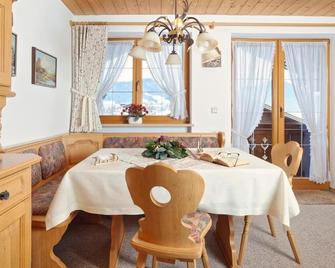Alpen-Chalet-Sol-Alpium FeWo Kaiserstüberl (DG) approx. 48sqm with private balcony - Reit im Winkl - Essbereich