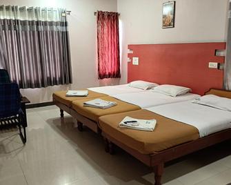 Hotel Ashoka - Gangāwati - Habitación