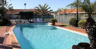 Hospitality Geraldton, SureStay Collection by Best Western - Geraldton - Pool