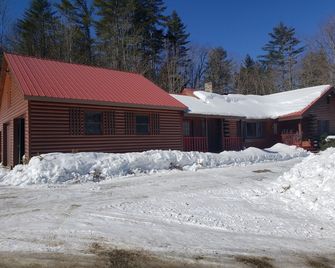 Log Cabin Minutes from Jackson Gore and Okemo Mountain!!!!!!! - Wallingford - Building