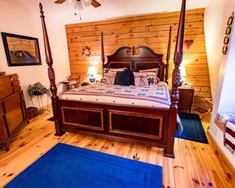 Harmony Hill B&B - Lovingston - Спальня