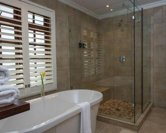 River Meadow Manor - Centurion - Badkamer