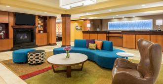 Fairfield Inn & Suites by Marriott Buffalo Airport - Cheektowaga - Living room