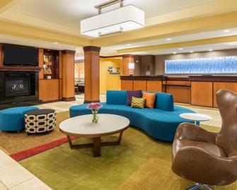 Fairfield Inn & Suites by Marriott Buffalo Airport - Cheektowaga - Vardagsrum
