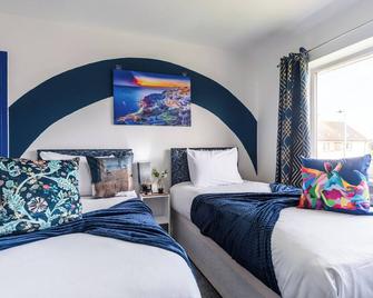 Aseda 4 BedRoom Private Parking, Game Zone -Pool table, Garden Home - Hull - Habitación
