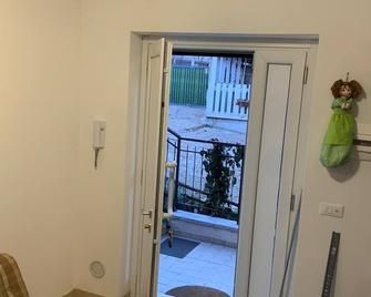 Two-room apartment opposite Coppito Hospital and University, 2.5 km from GDF - Coppito - Balcony