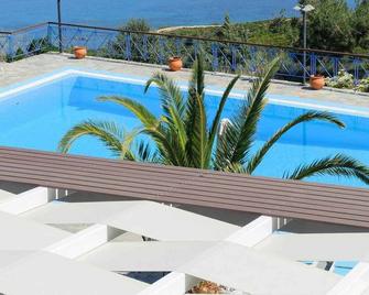 Karras Star Hotel - Évdilos - Pool