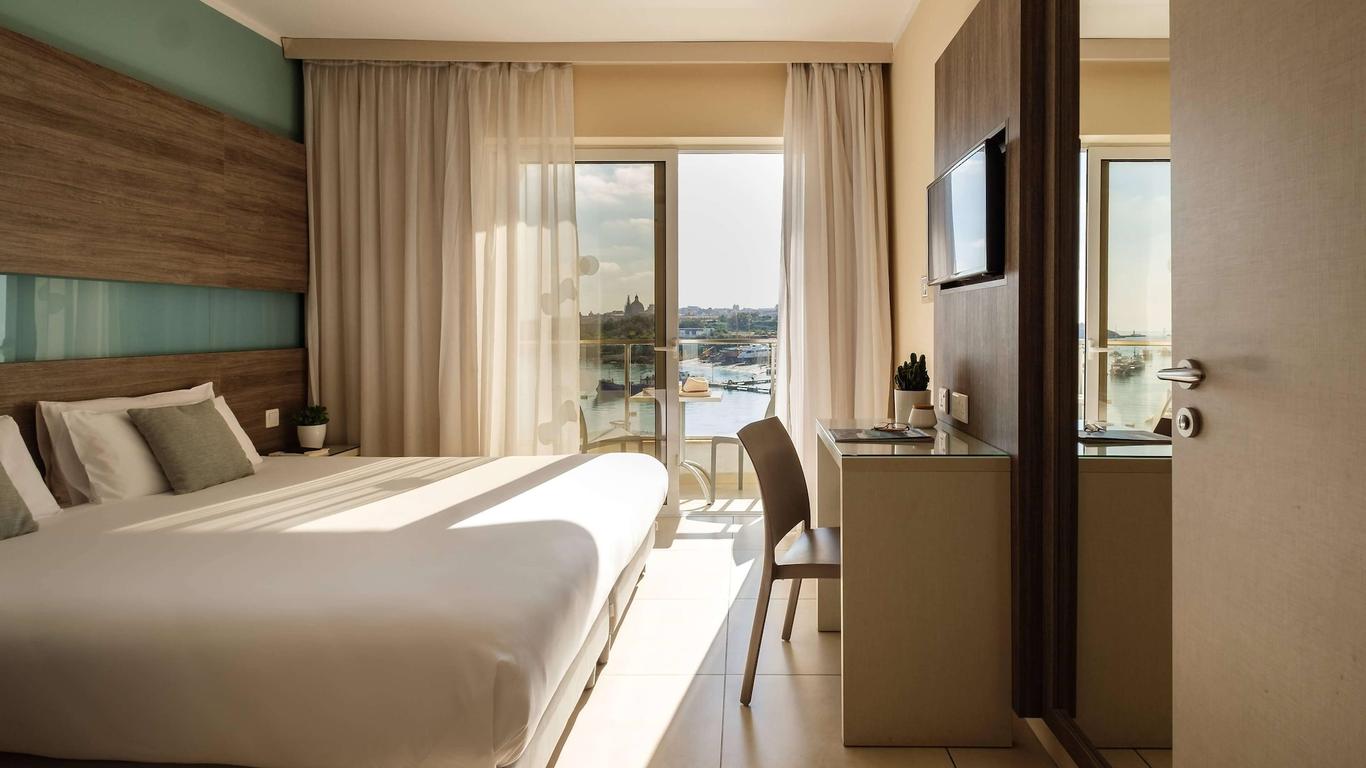 115 The Strand Hotel and Suites by Neu Collective