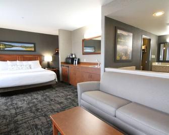 C'mon Inn - Casper - Evansville - Bedroom