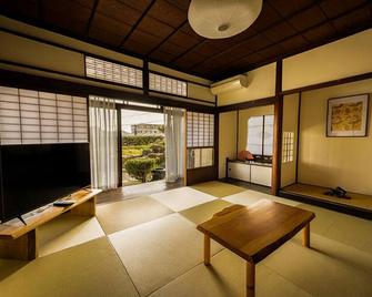 Blocal Bingo Yamamo - Experience At Traditional Japanese House - Onomichi - Living room