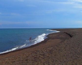 Somewhere Else Boutique Resort - Mambajao - Playa