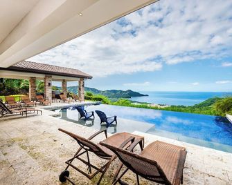 5 Minutes To Beach! Dazzling Luxury Hilltop Estate W/ Massive Outdoor Oasis! - Ocotal - Piscina