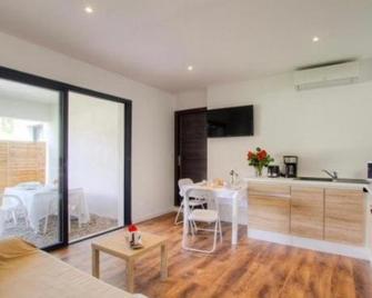 Appartement tranquille en bas de villa - Afa - Comedor