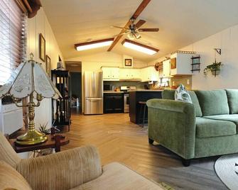 Grandma's House at Rosewood Lodge - Iola - Huiskamer
