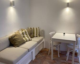 'Bodega Millantú' cozy studio. Fully equipped and independent. - Cómpeta - Living room