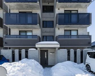 Seraphic 101 - Chitose - Building