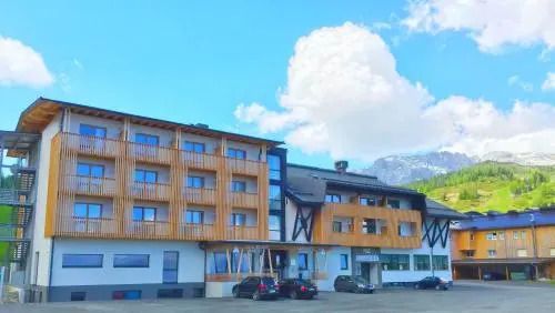 Almhotel Kärnten - Hermagor - בניין
