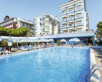 Hotel Monaco & Quisisana - Jesolo - Kolam