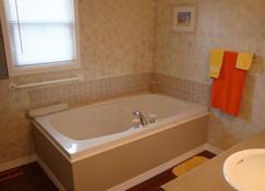 Saks Apt 1 Bedroom 1 Bath, Sunset View! - Sunrise Beach - Bathroom