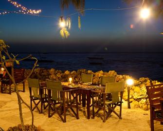 Flame Tree Cottages - Nungwi - Restaurante