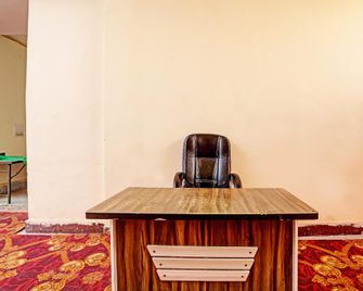 OYO 819685 Hotel Ridheshwar Palace - Hanumāngarh - Front desk