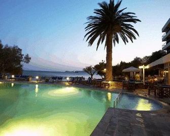Apollon Suites - Karystos - Басейн