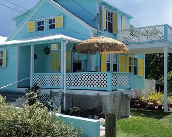 Conched Out Island Cottage, golf cart and ocean kayak included - Spanish Wells - Building