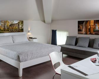 Hotel Forlanini 52 - Parma - Bedroom