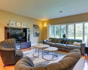 Warwick Vacation Rental with Private Yard and Fire Pit - Warwick - Stue