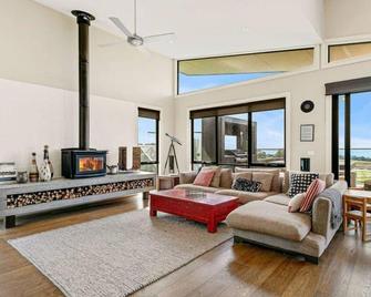 Resthaven By Ready Set Stay - Byo Linen & Towels - San Remo - Living room
