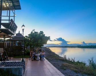 Mekong Tarawadee Villa - Nong Khai - Pool