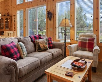 Deer Park Cabin home - Redmond - Living room