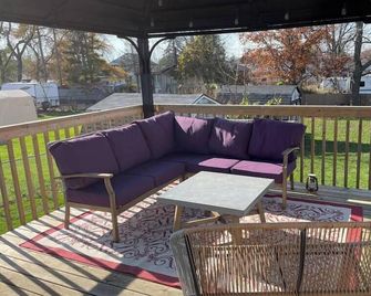 Port Burwell Paradise! 4 to 8 guest’s. - Port Burwell - Patio