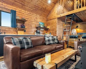 River Retreat Kananaskis - Longview - Living room