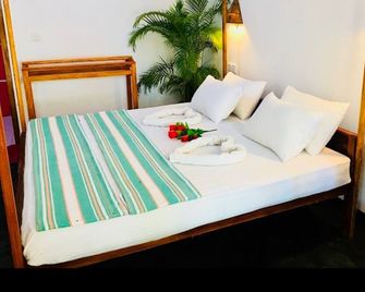 Beach Wave Hotel - Arugam