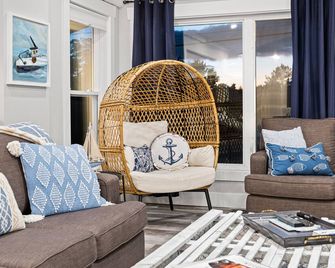 Luxurious Oceanview beach house W/ hot tub - Cocagne - Living room